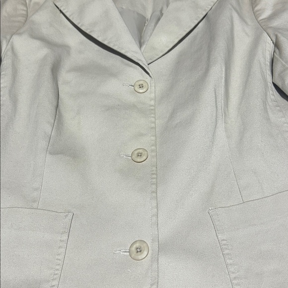 L.L. Bean Women’s Shell Jacket Button-Down - Picture 5 of 10